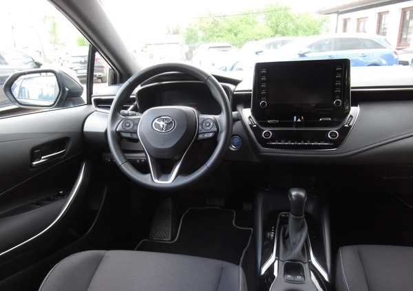 Toyota Corolla cena 93898 przebieg: 72620, rok produkcji 2021 z Dobrzany małe 742